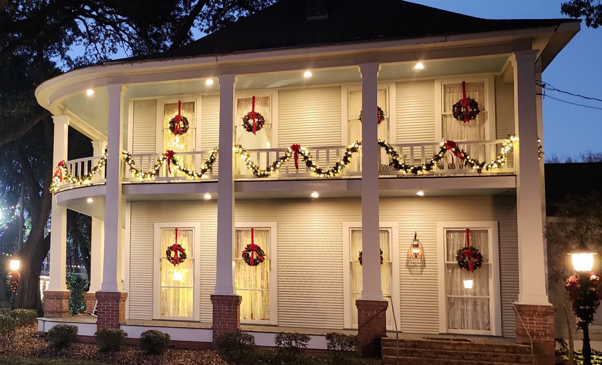 Judge Porter House decorated with garlands, wreaths, and lights for Christmas